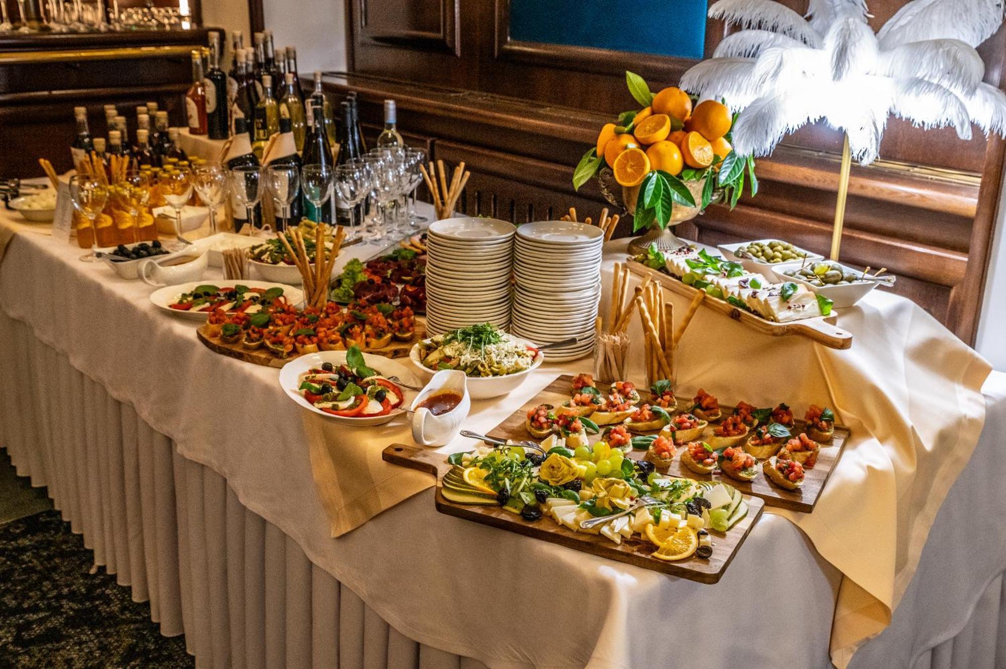 Hotel Sonex Çestohova Dış mekan fotoğraf