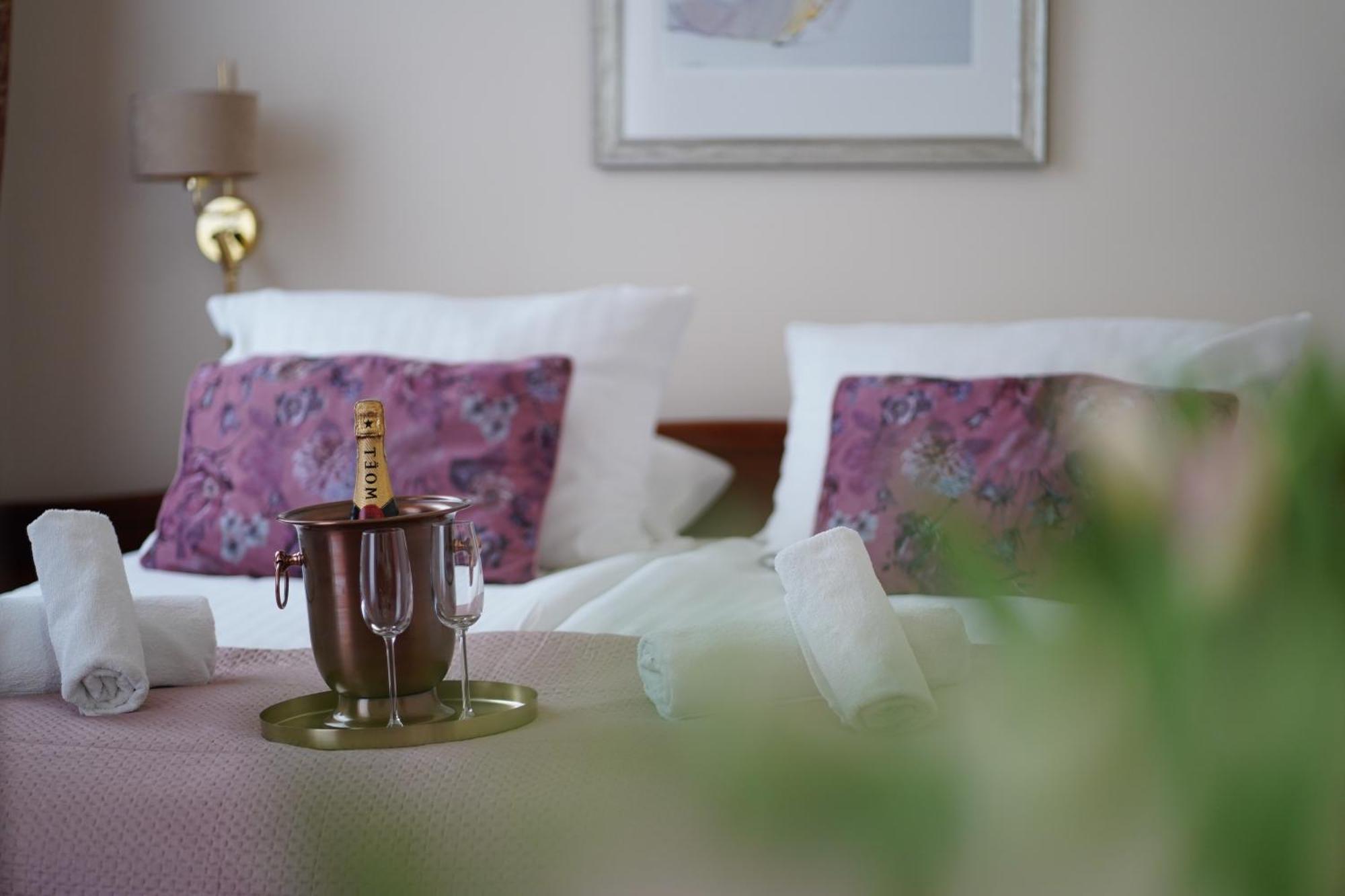 Hotel Sonex Çestohova Dış mekan fotoğraf