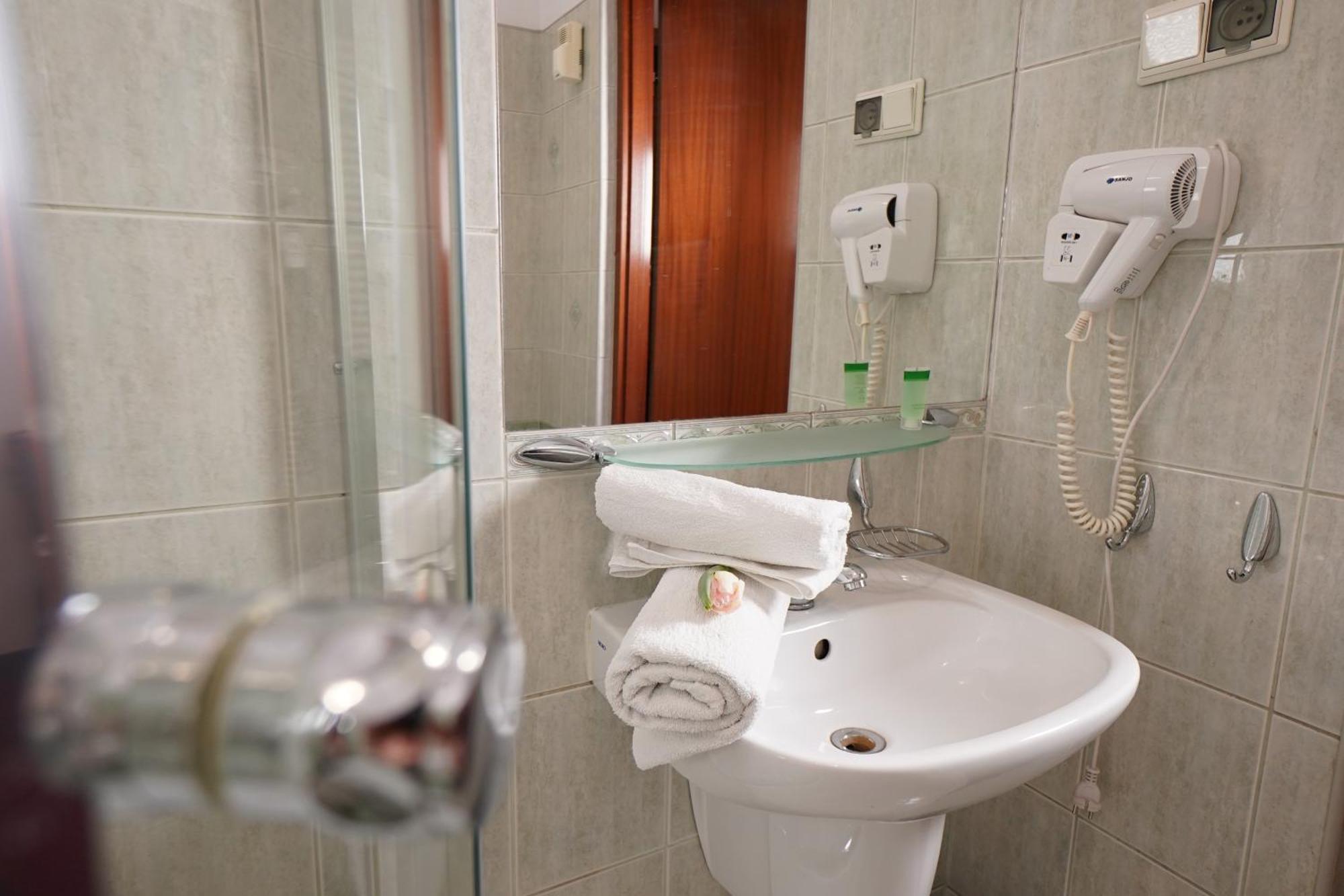 Hotel Sonex Çestohova Dış mekan fotoğraf